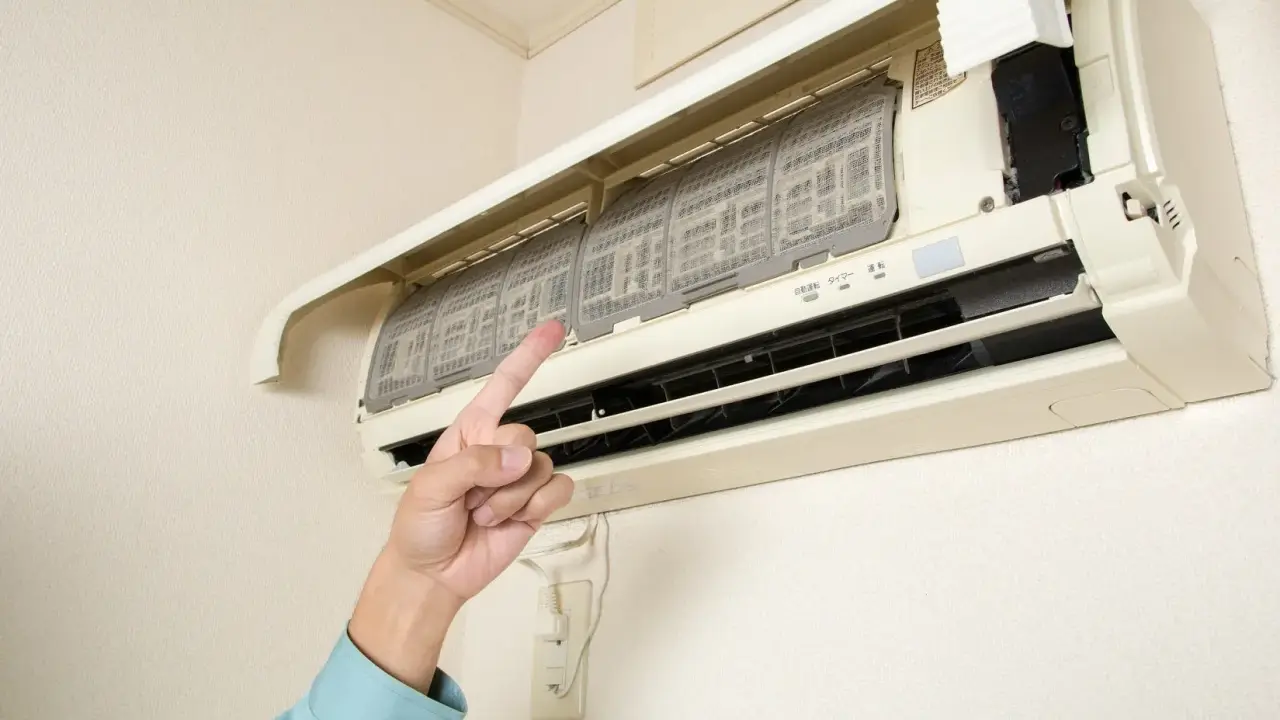 Maintenant je comprends pourquoi ma clim Daikin s'arrête toute seule : les filtres sont encrassés !