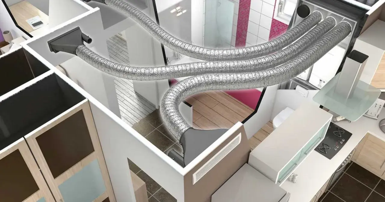 Vue en coupe d'une maison montrant les conduits d'un système de chauffage gainable. L'inconvénient chauffage gainable est l'encombrement des tuyaux dans les faux plafonds.