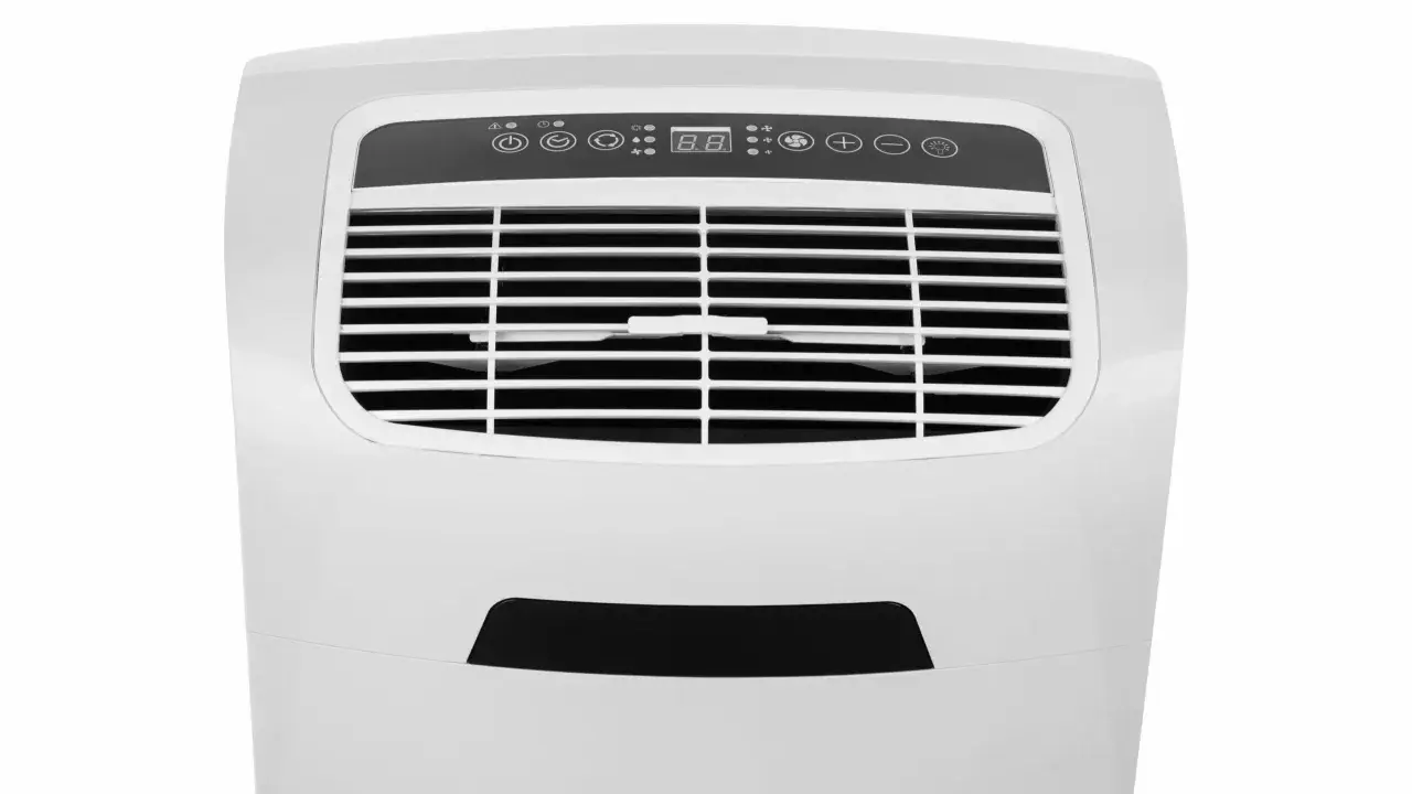 Climatiseur mobile 20000 BTU blanc avec panneau de contrôle numérique et grille d'aération.