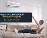 Un homme utilise une télécommande pour régler un climatiseur pour une pièce de 25m2. Le texte indique "Choisir sa climatisation".