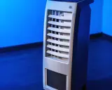 Climatiseur Whirlpool PACW29COL blanc, avec ses lamelles orientables, prêt à rafraîchir votre pièce.