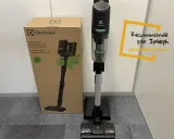 Aspirateur balai Electrolux exp34u338cw et sa boîte. Recommandé par Joseph.