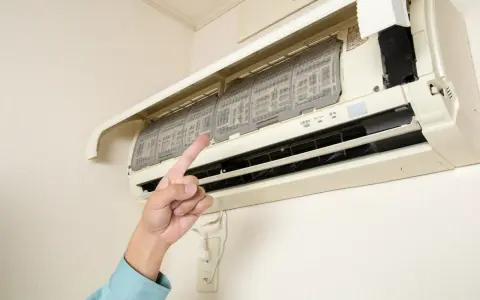 Maintenant je comprends pourquoi ma clim Daikin s'arrête toute seule : les filtres sont encrassés !