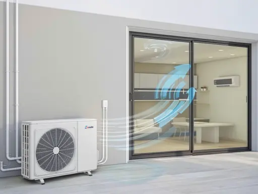 Unité extérieure d'un climatiseur, avec des flèches bleues symbolisant le flux d'air entrant dans une maison. Idéal pour gérer la température clim hiver.