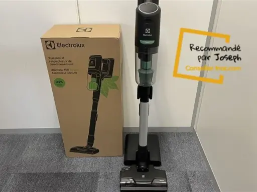 Aspirateur balai Electrolux exp34u338cw et sa boîte. Recommandé par Joseph.