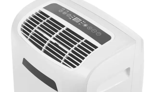 Climatiseur split mobile silencieux blanc avec écran LED et commandes tactiles. Idéal pour une fraîcheur discrète.