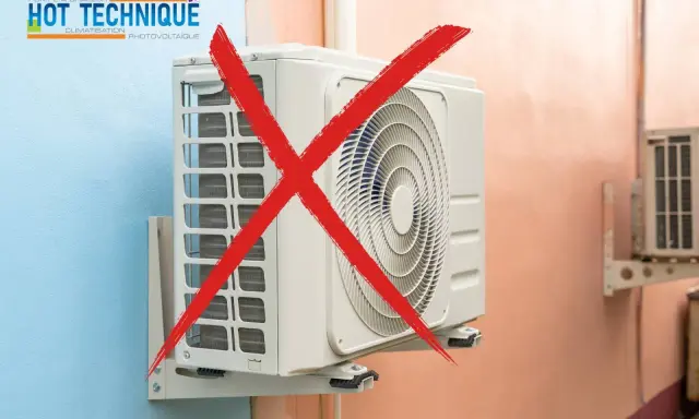 Un système split de climatisation est barré d'un gros X rouge.