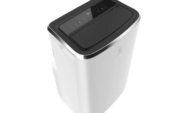 Clim mobile Electrolux blanc avec écran tactile affichant 21 degrés. Parfait pour une fraîcheur estivale.