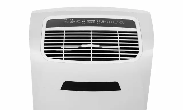 Climatiseur mobile 20000 BTU blanc avec panneau de contrôle numérique et grille d'aération.