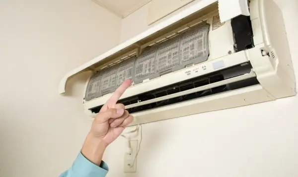 Maintenant je comprends pourquoi ma clim Daikin s'arrête toute seule : les filtres sont encrassés !